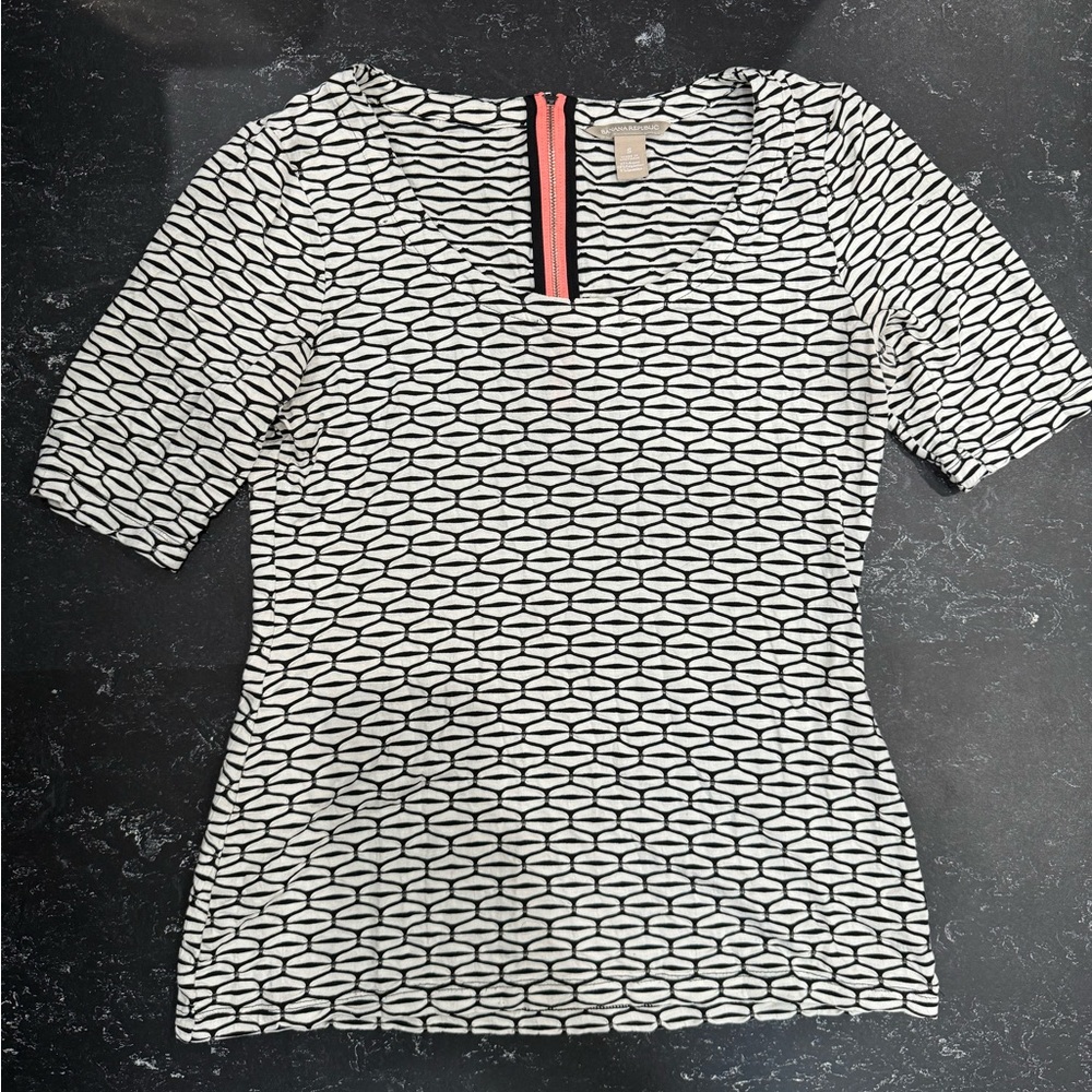 Fitted Banana Republic geometric print top